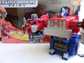  Hasbro TRANSFORMERS OPTIMUS PRIME Auto robot Hasbro TRANSFORMERS OPTIMUS PRIME Auto robot