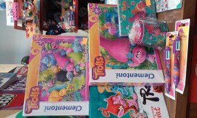 Puzzle TROLLS super color 60 elementów